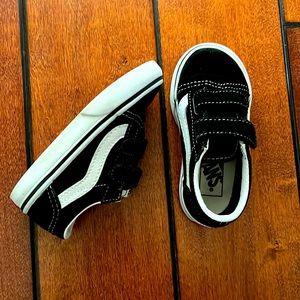 VANS TODDLER OLD SKOOL V - LIKE NEW!